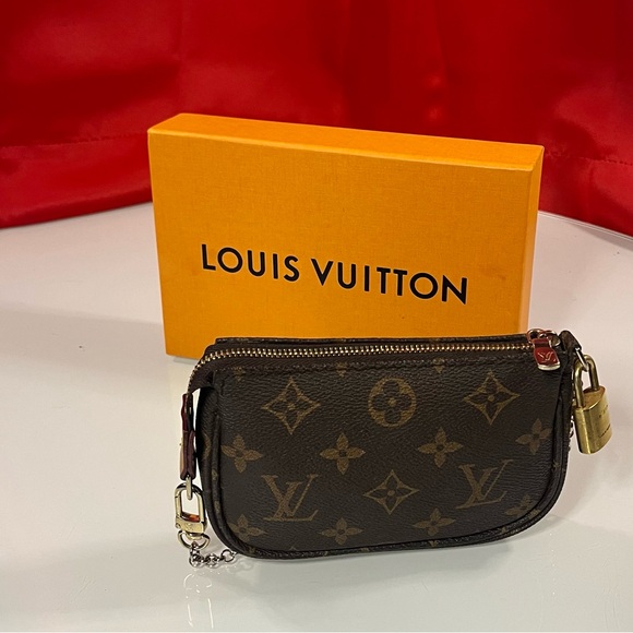 Authentic estate Louis Vuitton Monogram Mini Pochette - Picture 1 of 6